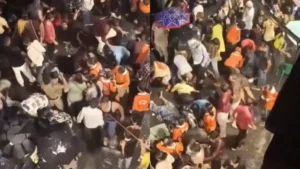 kolkata-durga-puja-stampede-17-dead-injured-north-kolkata-chorbagan-sarbojanin-pandal-crowd-surge-rainfall-october-17-2026-west-bengal-incident-hospital-emergency-response