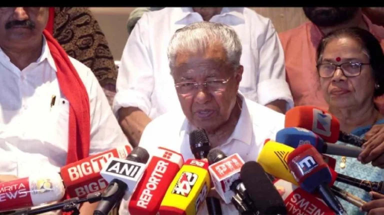 pinarayi-vijayan-cpm-leaders-welcome-thiruvananthapuram-delhi-protest-2026
